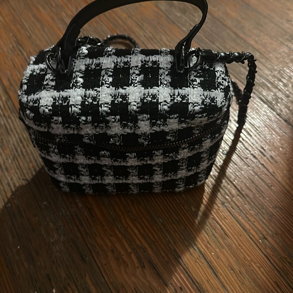 QUILTED BLACK AND WHITE MINI BAG BNWT NEVER USED - Picture 2 of 3